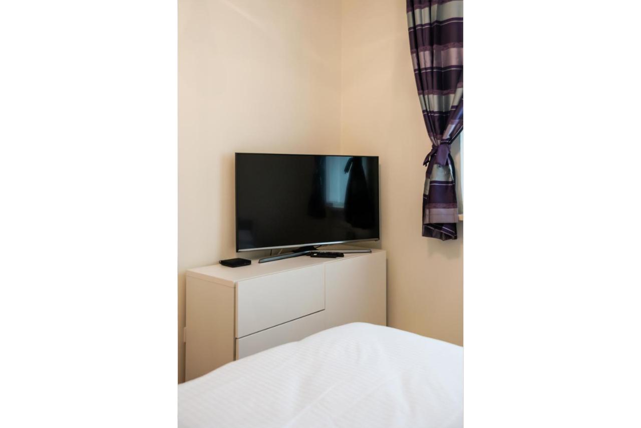 Metro Kondratowicza Spacious Apartment Varsó Kültér fotó