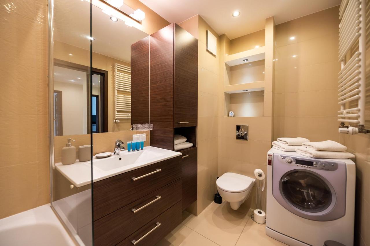 Metro Kondratowicza Spacious Apartment Varsó Kültér fotó